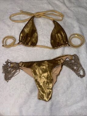 GORGEOUS ✨BIKINI CRUSH GOLD BIKINI SET